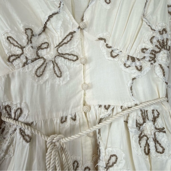 Camellia Embroidered Mini Dress Cream Tunic Style with Floral Embroidery Size M - Picture 4 of 14